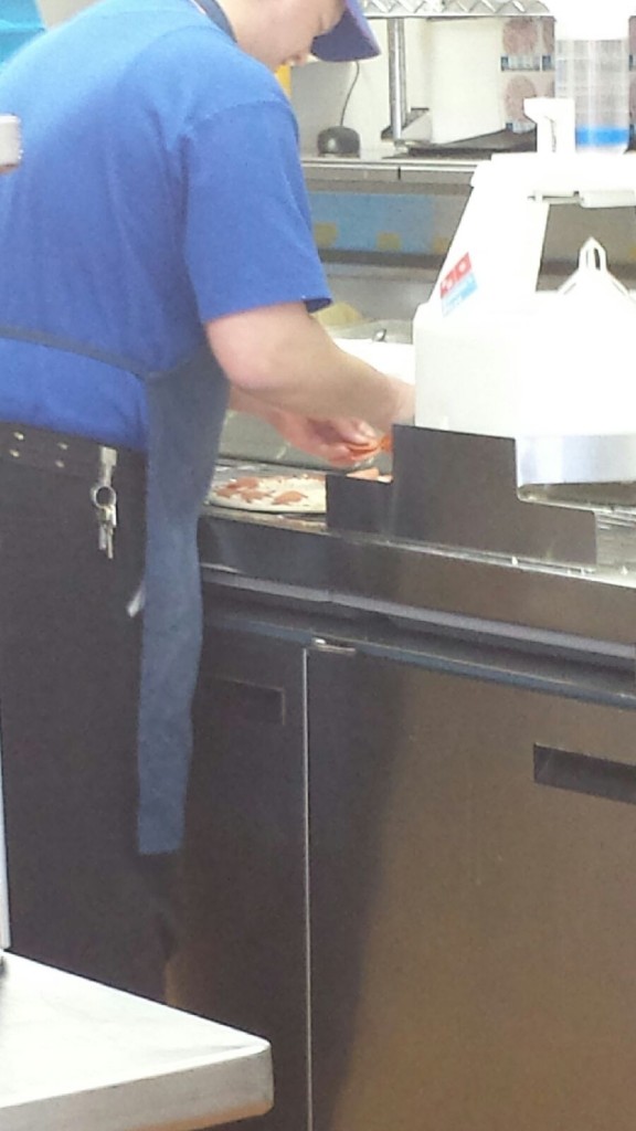 Domino’s Pizza No Longer Wears Gloves While Making Your Food
