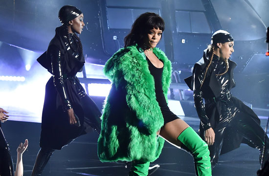 Rihanna Performs BBHMM At iHeartRadio Music Awards